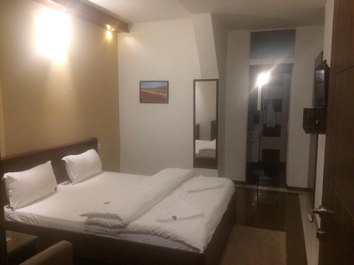 Hotel Millenium2 Prizren Eksteriør billede